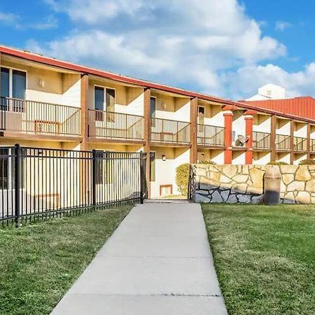 Countryside Suites Kansas City Independence I-70 East Sports Complex Hotel المظهر الخارجي الصورة