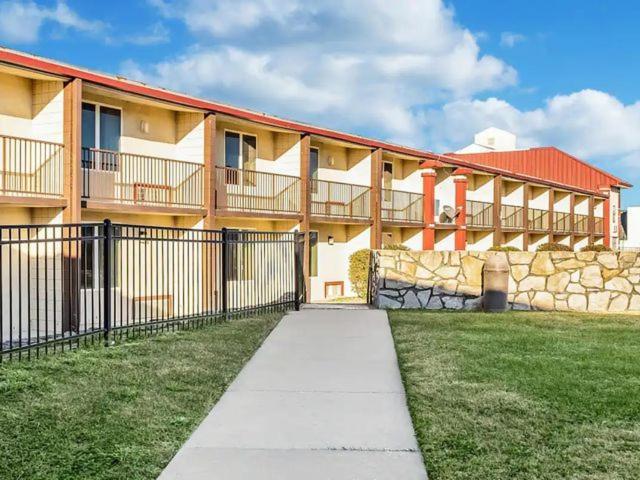 Countryside Suites Kansas City Independence I-70 East Sports Complex Hotel المظهر الخارجي الصورة