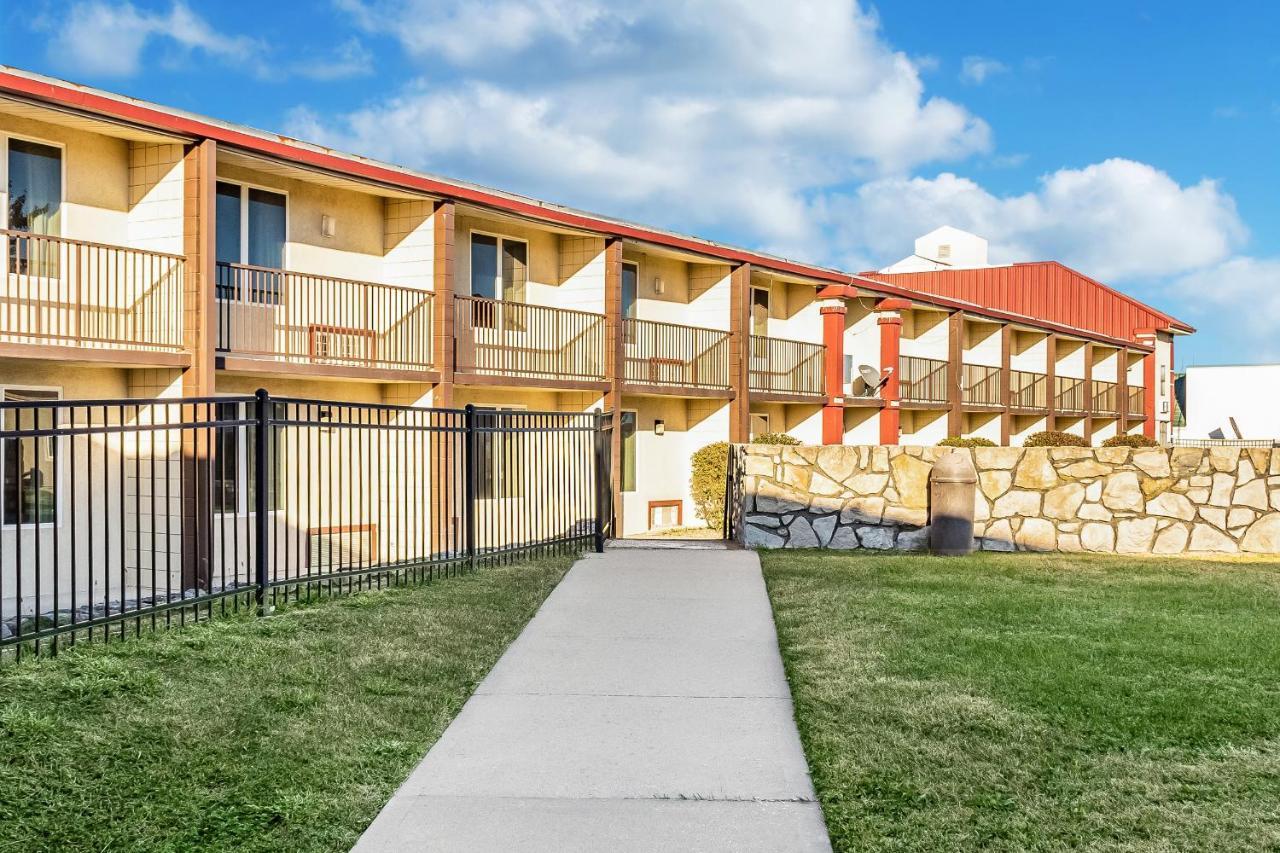 Countryside Suites Kansas City Independence I-70 East Sports Complex Hotel المظهر الخارجي الصورة